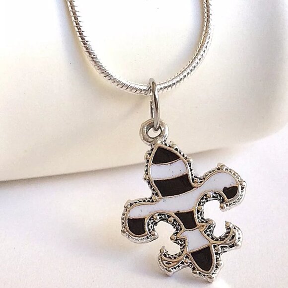 Fleur de Lis Necklace French Flower Nola Saints Mardi Gras Silver Plated 18" - Picture 4 of 8